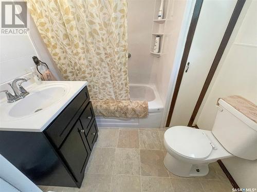 5261 Kings Avenue, Gull Lake, SK - Indoor Photo Showing Bathroom