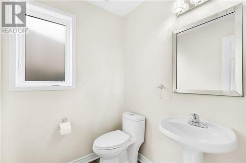 Main floor Powder Room - 548 Chardonnay Drive, Ottawa, ON - Indoor Photo Showing Bathroom