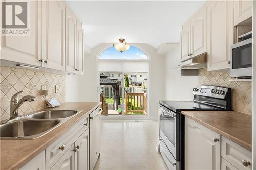 548 Chardonnay Drive, Ottawa, ON - Indoor Photo Showing Kitchen With Double Sink