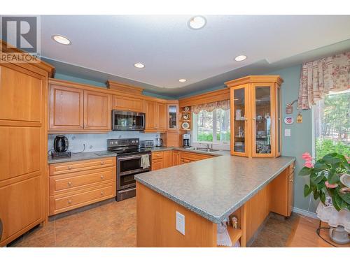 7775 Chew Road, Vernon, BC - Indoor Photo Showing Kitchen