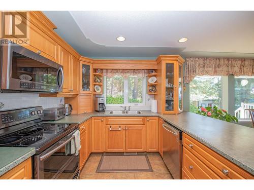 7775 Chew Road, Vernon, BC - Indoor Photo Showing Kitchen With Double Sink