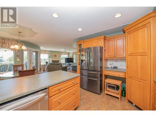 7775 Chew Road, Vernon, BC - Indoor Photo Showing Kitchen