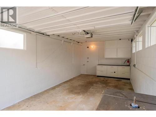 1980 Fifth  Avenue, Trail, BC - Indoor Photo Showing Garage