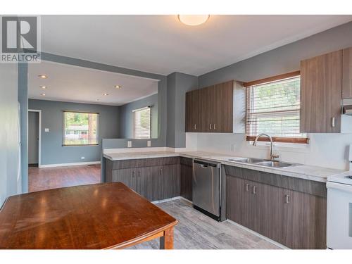 1980 Fifth  Avenue, Trail, BC - Indoor Photo Showing Kitchen With Double Sink