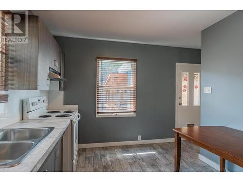 1980 Fifth  Avenue, Trail, BC - Indoor Photo Showing Kitchen With Double Sink