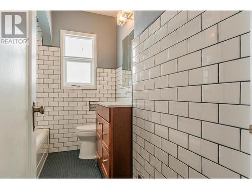 1980 Fifth  Avenue, Trail, BC - Indoor Photo Showing Bathroom