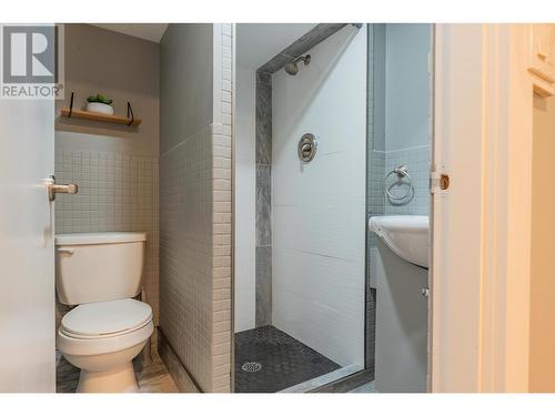 1980 Fifth  Avenue, Trail, BC - Indoor Photo Showing Bathroom