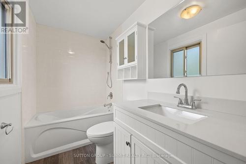 28 Storey Drive, Halton Hills (Acton), ON - Indoor Photo Showing Bathroom