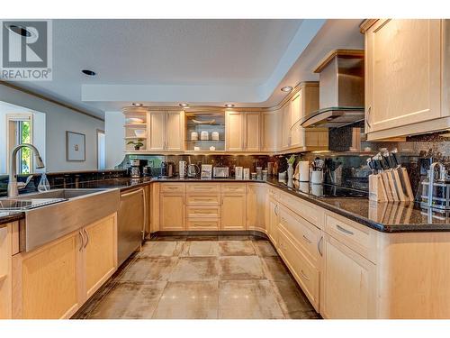 8349 Okanagan Landing Road, Vernon, BC - Indoor Photo Showing Kitchen