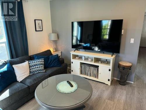 9 Branchflower Road Sw, Salmon Arm, BC - Indoor Photo Showing Living Room