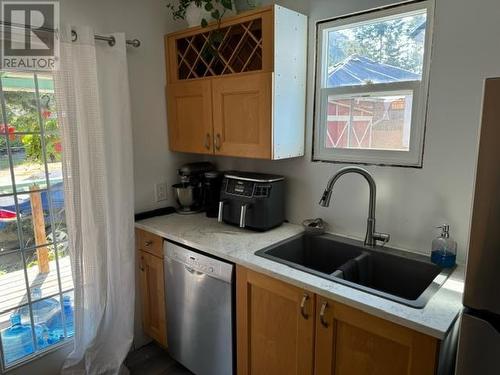 9 Branchflower Road Sw, Salmon Arm, BC - Indoor Photo Showing Kitchen With Double Sink