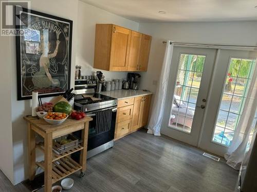 9 Branchflower Road Sw, Salmon Arm, BC - Indoor Photo Showing Kitchen