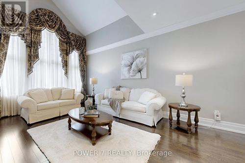 100 Forester Crescent, Markham, ON - Indoor Photo Showing Living Room