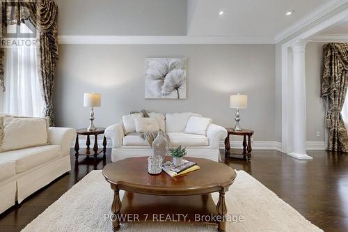 100 Forester Crescent, Markham, ON - Indoor Photo Showing Living Room