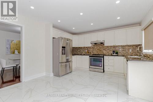 12 Benmore Crescent, Brampton (Vales Of Castlemore), ON - Indoor Photo Showing Kitchen