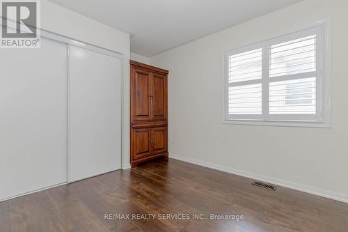 12 Benmore Crescent, Brampton (Vales Of Castlemore), ON - Indoor Photo Showing Other Room