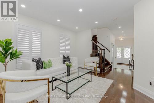 12 Benmore Crescent, Brampton (Vales Of Castlemore), ON - Indoor Photo Showing Living Room