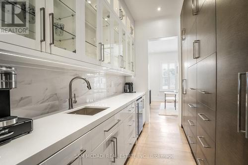 231 Wedgewood Drive, Oakville (Eastlake), ON - Indoor Photo Showing Kitchen With Upgraded Kitchen