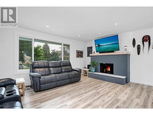 10010 Kel Win Road, Lake Country, BC - Indoor Photo Showing Living Room With Fireplace