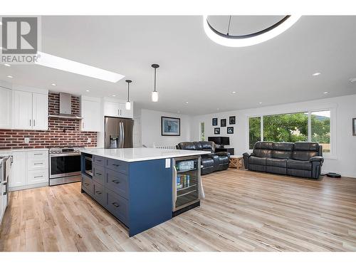 10010 Kel Win Road, Lake Country, BC - Indoor Photo Showing Kitchen With Upgraded Kitchen