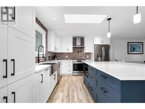 10010 Kel Win Road, Lake Country, BC - Indoor Photo Showing Kitchen With Upgraded Kitchen