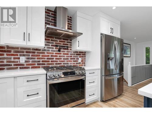 10010 Kel Win Road, Lake Country, BC - Indoor Photo Showing Kitchen With Upgraded Kitchen