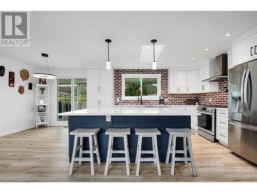 10010 Kel Win Road, Lake Country, BC - Indoor Photo Showing Kitchen With Upgraded Kitchen