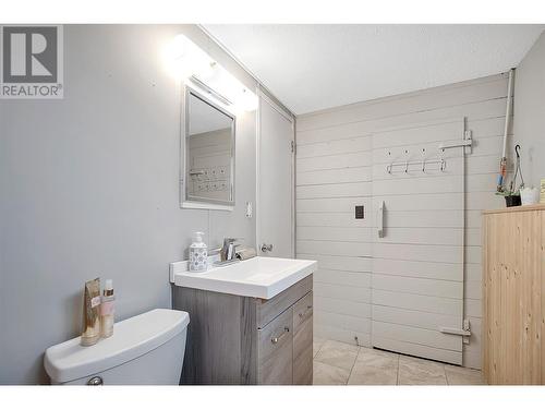 10010 Kel Win Road, Lake Country, BC - Indoor Photo Showing Bathroom