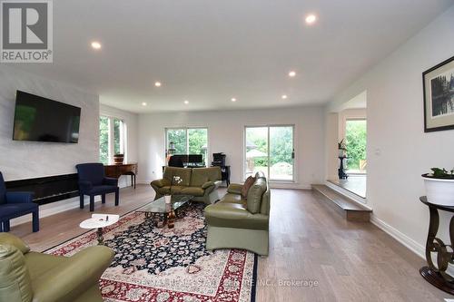 237 Highland Road E, Hamilton, ON - Indoor Photo Showing Kitchen