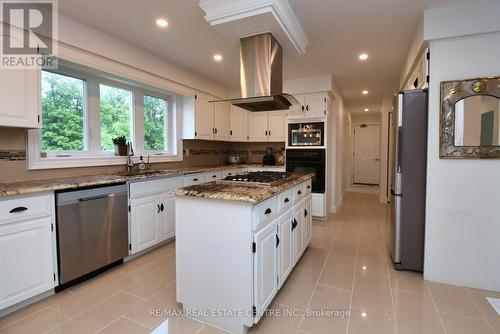 237 Highland Road E, Hamilton, ON - Indoor Photo Showing Bathroom