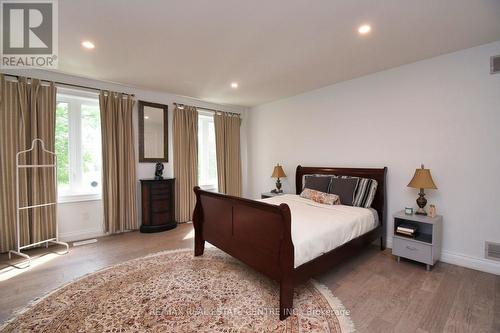 237 Highland Road E, Hamilton, ON - Indoor Photo Showing Living Room