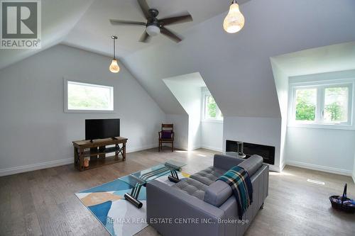 237 Highland Road E, Hamilton, ON - Indoor Photo Showing Bathroom