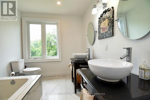 237 Highland Road E, Hamilton, ON - Indoor Photo Showing Bathroom