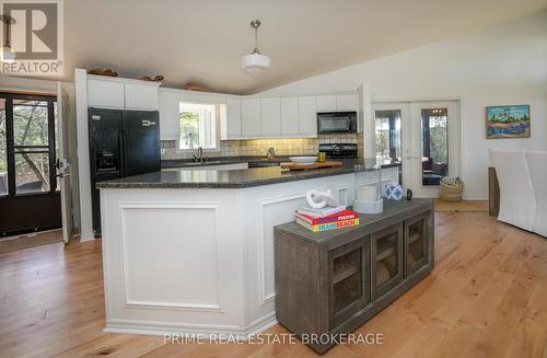 9848 Huron Place, Lambton Shores (Grand Bend), ON - Indoor Photo Showing Kitchen