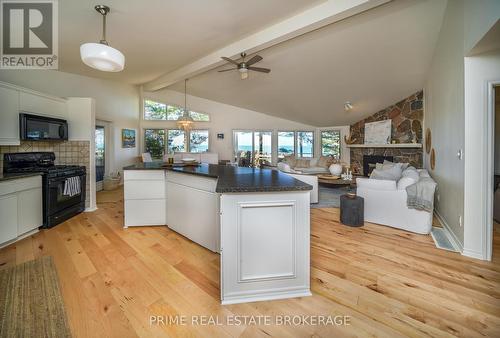 9848 Huron Place, Lambton Shores (Grand Bend), ON - Indoor Photo Showing Kitchen