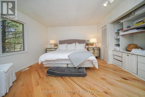 9848 Huron Place, Lambton Shores (Grand Bend), ON - Indoor Photo Showing Bedroom