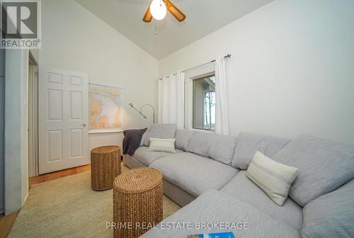 9848 Huron Place, Lambton Shores (Grand Bend), ON - Indoor Photo Showing Living Room