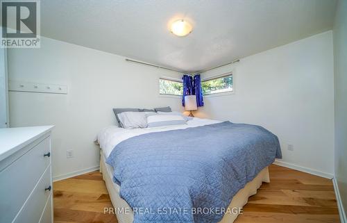 9848 Huron Place, Lambton Shores (Grand Bend), ON - Indoor Photo Showing Bedroom