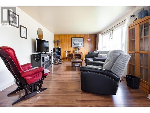 3020 5Th Avenue, Prince George, BC - Indoor Photo Showing Living Room