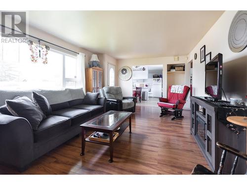 3020 5Th Avenue, Prince George, BC - Indoor Photo Showing Living Room