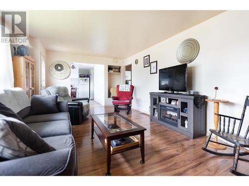 3020 5Th Avenue, Prince George, BC - Indoor Photo Showing Living Room