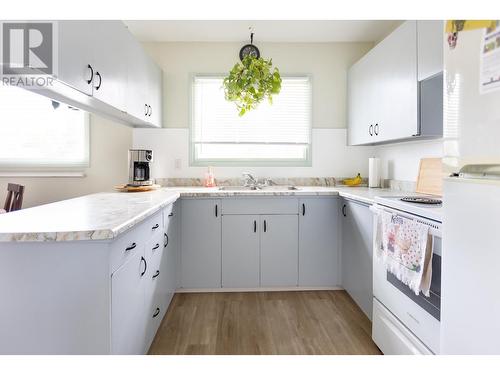 3020 5Th Avenue, Prince George, BC - Indoor Photo Showing Kitchen