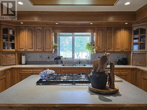 6517 Grey Crescent, 100 Mile House, BC - Indoor Photo Showing Kitchen With Double Sink