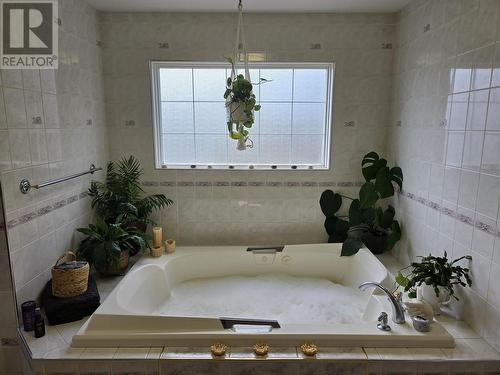 6517 Grey Crescent, 100 Mile House, BC - Indoor Photo Showing Bathroom