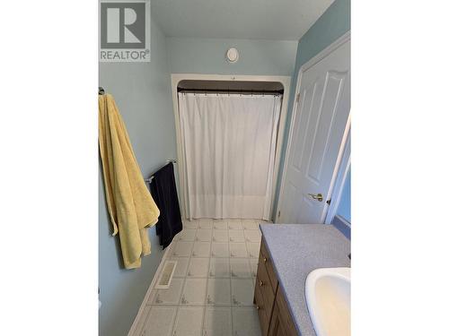 6517 Grey Crescent, 100 Mile House, BC - Indoor Photo Showing Bathroom