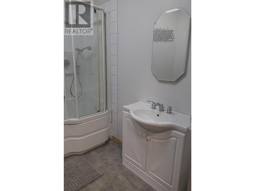 4040 Mountain View Road, Mcbride, BC - Indoor Photo Showing Bathroom