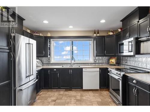 2844 Summerview Place, West Kelowna, BC - Indoor Photo Showing Kitchen With Double Sink