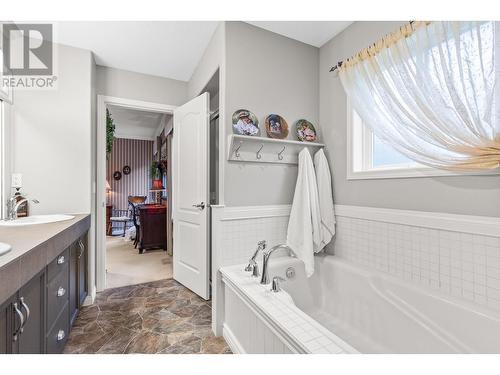 2844 Summerview Place, West Kelowna, BC - Indoor Photo Showing Bathroom