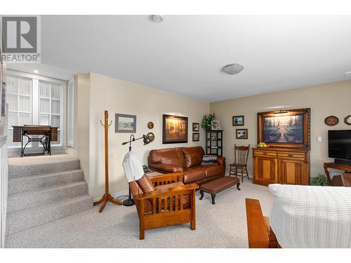 2844 Summerview Place, West Kelowna, BC - Indoor Photo Showing Living Room