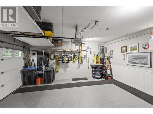 2844 Summerview Place, West Kelowna, BC - Indoor Photo Showing Garage